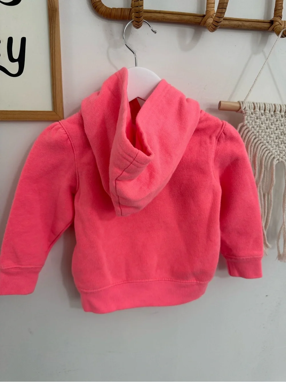 GAP neon pink